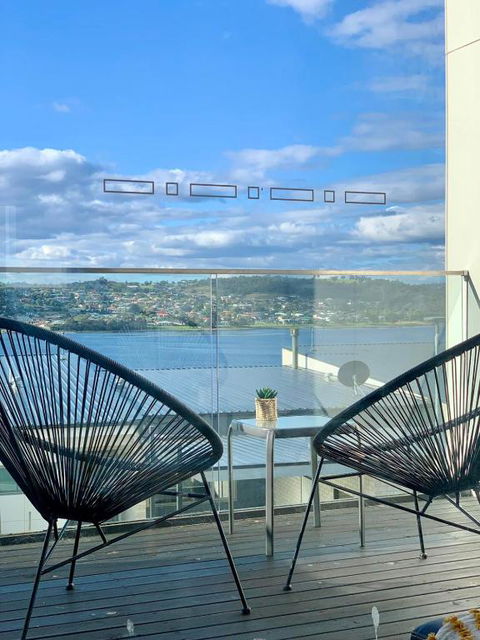 Modern Villa With Water View - Accommodation Bookings 2