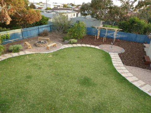 Moonta Bay Stylish Large Home 3 Min Walk From Beach And Jetty - Accommodation Bookings 3