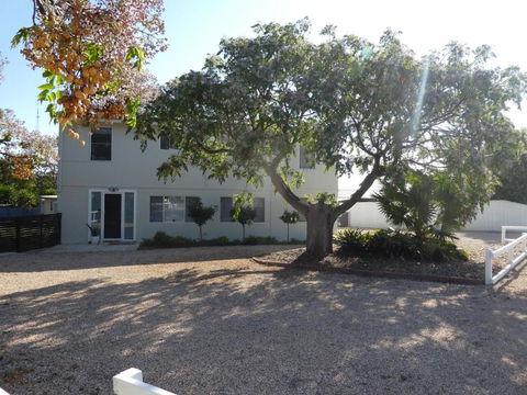 Moonta Bay Stylish Large Home 3 Min Walk From Beach And Jetty - Accommodation Bookings 2
