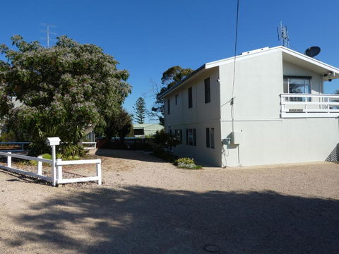 Moonta Bay Stylish Large Home 3 Min Walk From Beach And Jetty - Accommodation Bookings 1