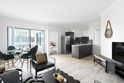 Minimalist Exec 2bdr Near River - Accommodation Bookings 3