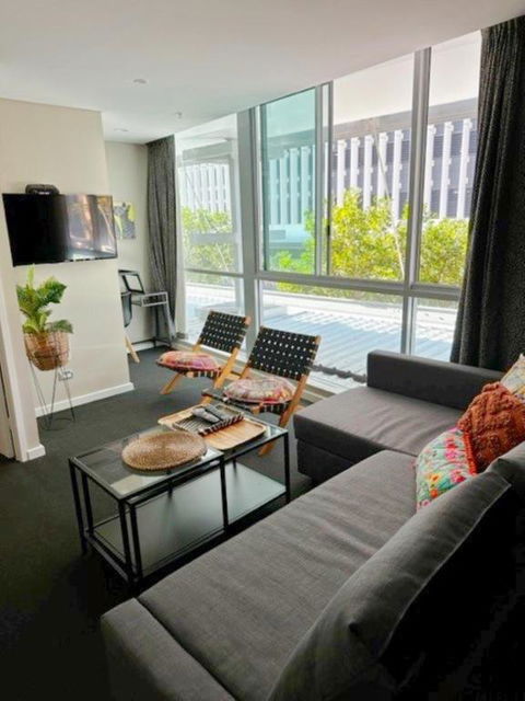 NEW Exquistely Furnished 2 Bedroom Apartment - Accommodation Bookings 1