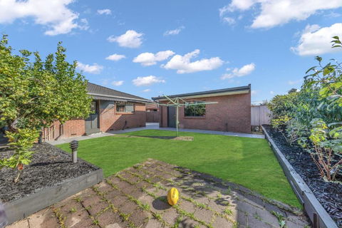Newly Renovated House Near Melbourne Airport - Accommodation Bookings 1