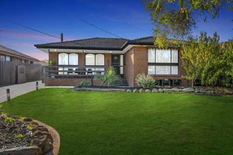 Newly Renovated House Near Melbourne Airport - Accommodation Bookings 2