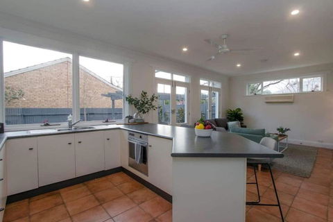 Morris And Eaton Cottages - 3BR WiFi Parking - Accommodation Bookings 2