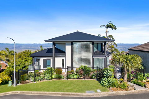 Mount Archer Manor - Accommodation Bookings 0