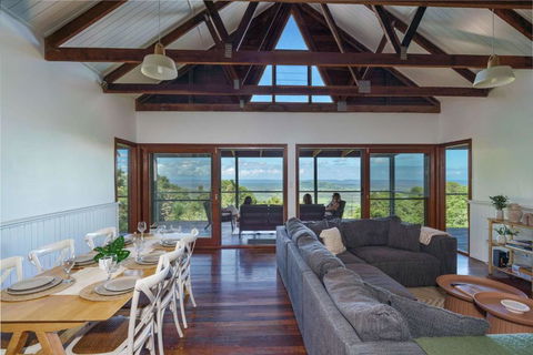 Mountain Retreat With Ocean Views And Fireplace - Accommodation Bookings 2
