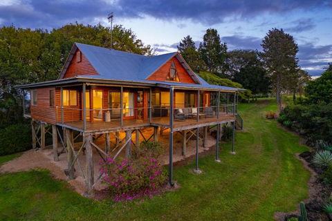 Mountain Retreat With Ocean Views And Fireplace - Accommodation Bookings 3