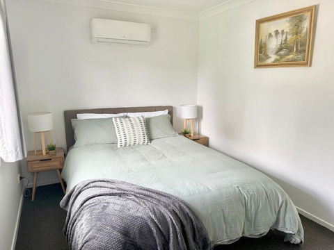 Mountain Views, Spa Bath, Pet Friendly, Near Zoo! - Accommodation Bookings 1