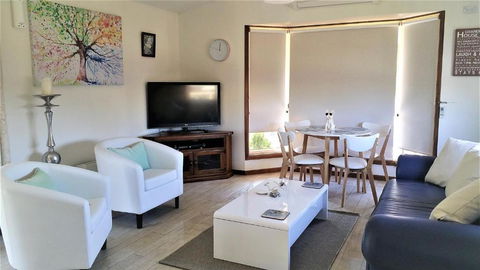 Must Love Dogs B&B & Self Contained Cottage - Accommodation Bookings 3