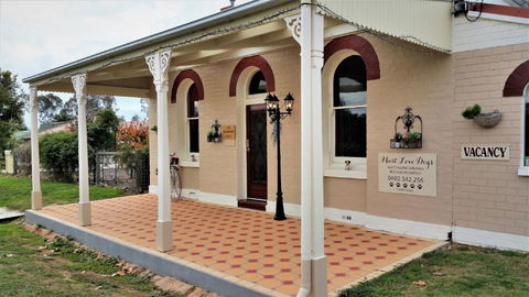 Must Love Dogs B&B & Self Contained Cottage - Accommodation Bookings 0