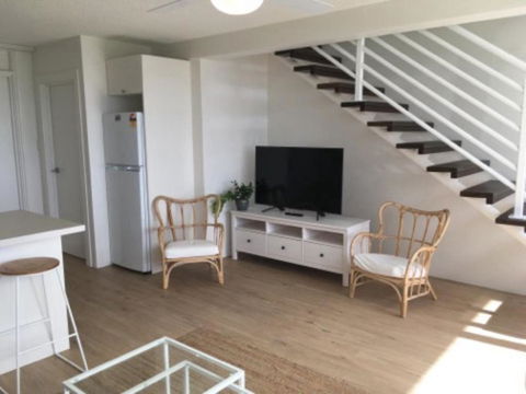 Nalu - Hosted By Burleigh Letting - Accommodation Bookings 3