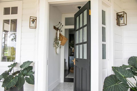 Narraweema Guesthouse - Historic Luxury BnB Retreat - Accommodation Bookings 2
