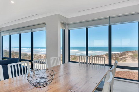Nauticus - 82 Surfers Parade Middleton - BYO Linen - Accommodation Bookings 1