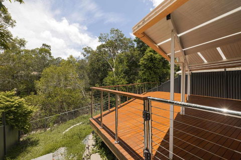 NEW 3BR Serene Creekside Retreat In Helensvale - Accommodation Bookings 0