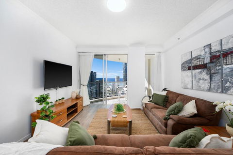 NEW Chevron Ocean Views Central Surfers. - Accommodation Bookings 2