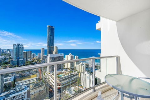 NEW Chevron Ocean Views Central Surfers. - Accommodation Bookings 0