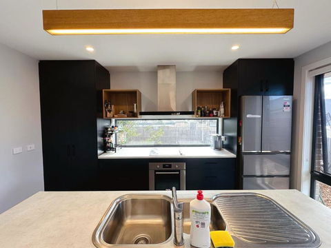 New Kingston Trampoline House - Accommodation Bookings 3
