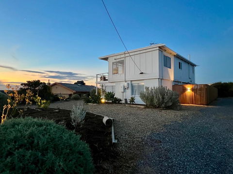 NEW Magpie Sands - 3 Bedroom Home - Downstairs Only, 1 Min Walk To Aldinga Beach - Accommodation Bookings 1