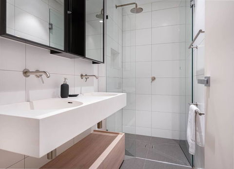 New Modern Design 3B2B House With Parking Near Toorak - Accommodation Bookings 1
