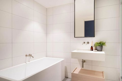 New Modern Design 3B2B House With Parking Near Toorak - Accommodation Bookings 2