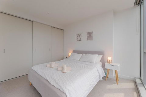 NEW Top Floor L70 CBD Luxury Apt - Accommodation Bookings 2