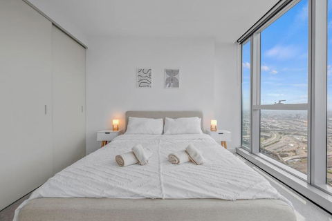 NEW Top Floor L70 CBD Luxury Apt - Accommodation Bookings 1