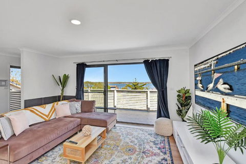 New Property Seabreeze Bungalow - Lakeview Sunset Delight At Sunshine On Lake Macquarie - Accommodation Bookings 2
