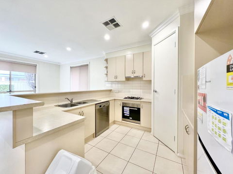No Stairs, Big House, Garage Richmond Residence 1 - Accommodation Bookings 3