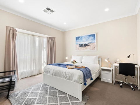 No Stairs, Big House, Garage Richmond Residence 1 - Accommodation Bookings 1