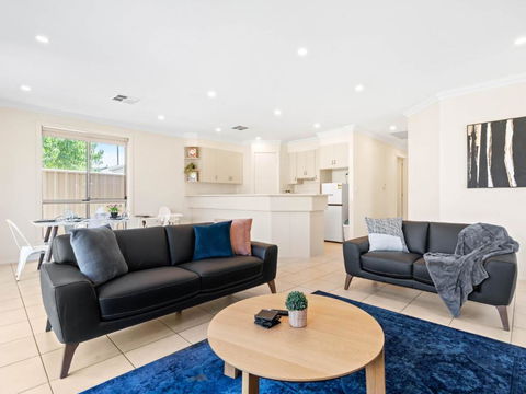 No Stairs, Big House, Garage Richmond Residence 2 - Accommodation Bookings 2