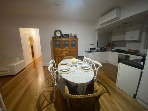 Newport Cottage, 5 Guests 7 Days Min - Accommodation Bookings 2
