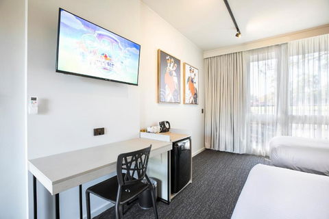 Nightcap At Sandown Park Hotel - Accommodation Bookings 3