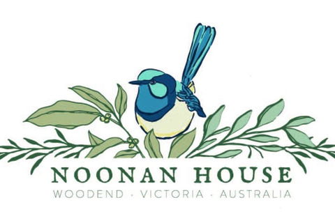 Noonan House, 5 Bedrooms. Hop & Skip To Town - Accommodation Bookings 1