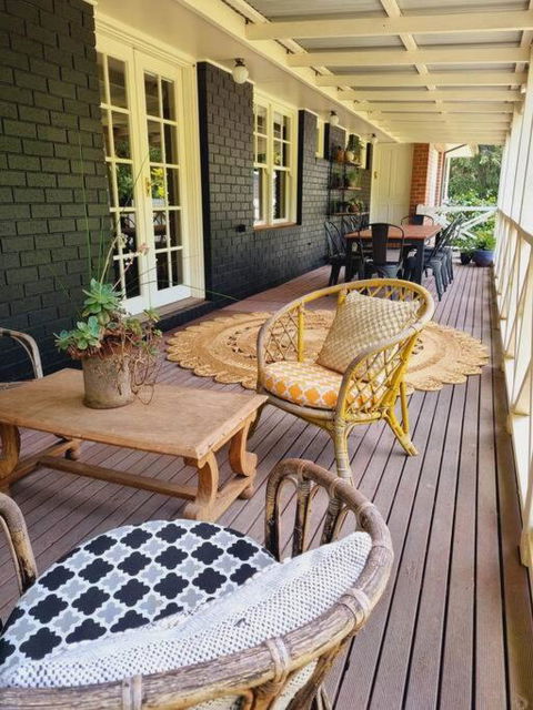 Noonan House, 5 Bedrooms. Hop & Skip To Town - Accommodation Bookings 0