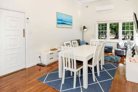 Normanville, Large Historic Three Bedroom Home - Accommodation Bookings 3