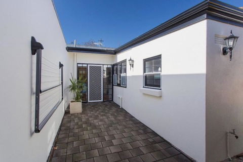 North Adelaide Row Cottage Monte - Accommodation Bookings 1