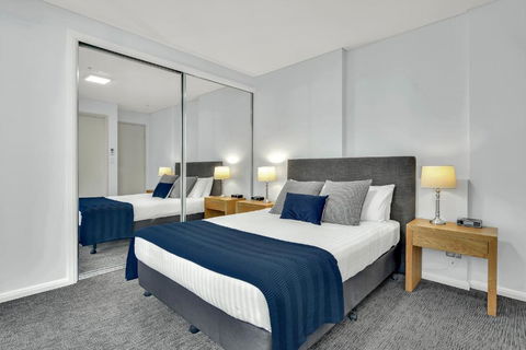 North Sydney Large Two Bedroom MIL2252402 - Accommodation Bookings 2