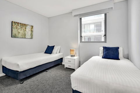 North Sydney Large Two Bedroom MIL2252402 - Accommodation Bookings 3