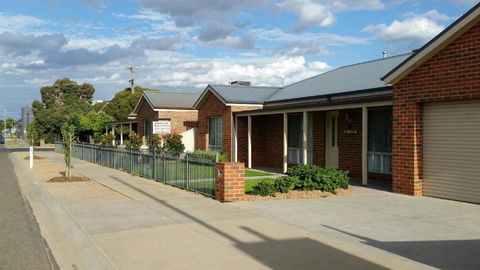 Numurkah Self Contained Apartments - The Saxton - Accommodation Bookings 0