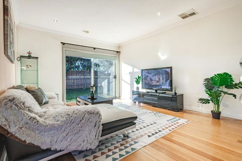 Nunawading Beautiful 3br Housedeckingcourtyard - Accommodation Bookings 0