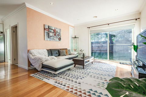 Nunawading Beautiful 3br Housedeckingcourtyard - Accommodation Bookings 2