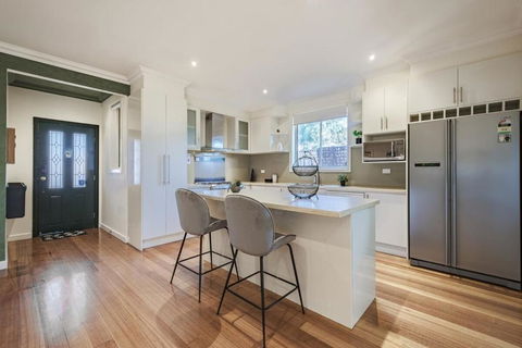Nunawading Beautiful 3br Housedeckingcourtyard - Accommodation Bookings 3