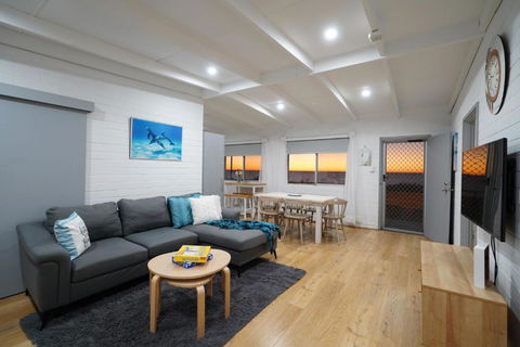 OCEA84 - Quinns Beach Shack: Ocean Views - Accommodation Bookings 0