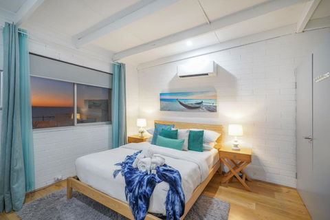 OCEA84 - Quinns Beach Shack: Ocean Views - Accommodation Bookings 2