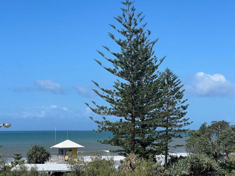 Ocean View - Alexandra Headlands Beachfront Unit - Accommodation Bookings 3