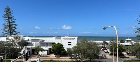 Ocean View - Alexandra Headlands Beachfront Unit - Accommodation Bookings 2