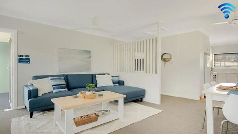 Ocean Blue Apartment Four - Accommodation Bookings 0