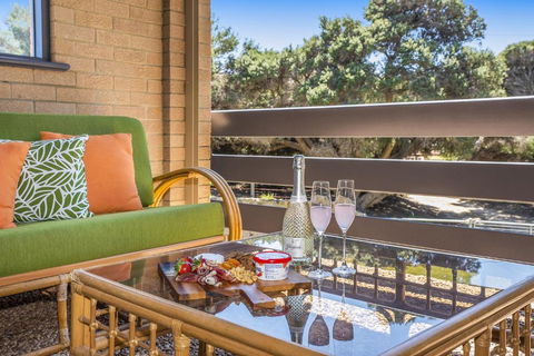 Ocean Close - Spacious Beach House - Accommodation Bookings 3