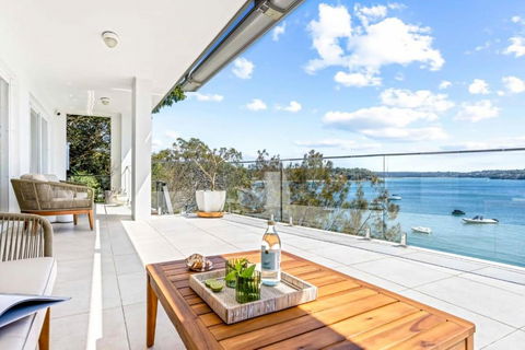 Ocean Front Luxury The Lambeth Walk - Accommodation Bookings 2